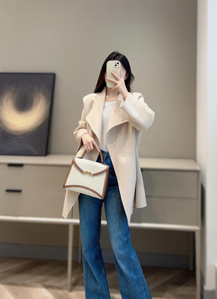 موينات Gabrielle Clutch مقاس 28cm