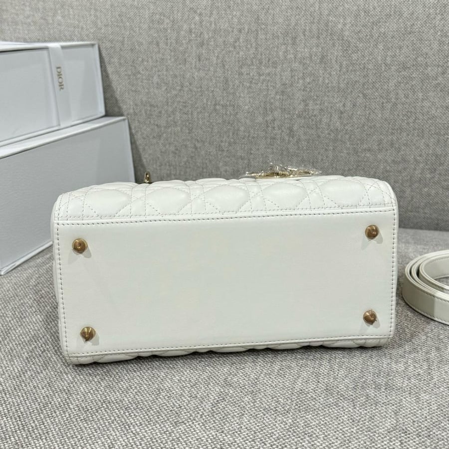 ليدي ديور مديم مقاس 24cm