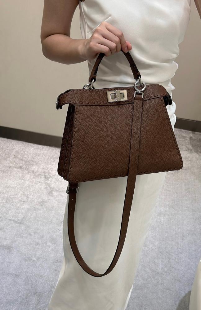 فندي Peekaboo مقاس 27cm