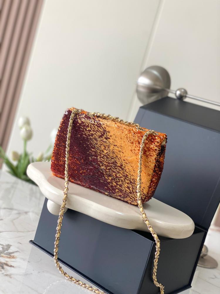 Chanel Classic size 20cm