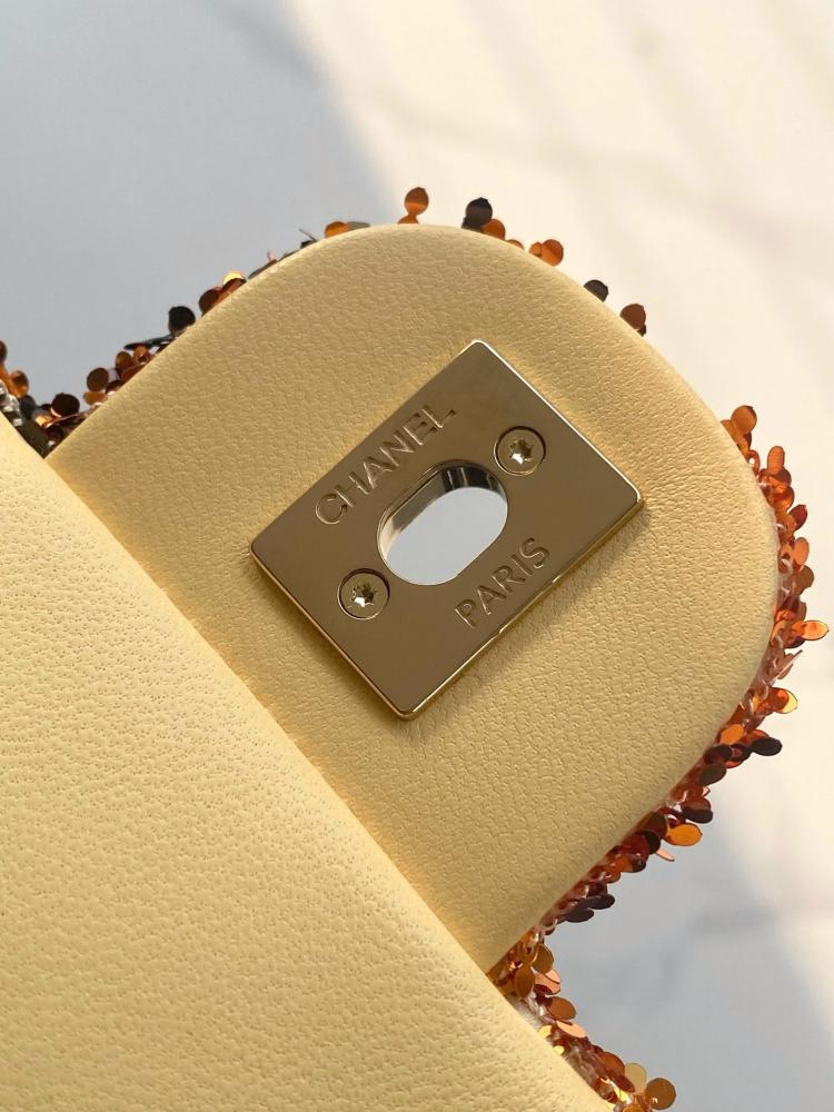 Chanel Classic size 20cm