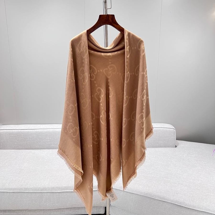 Gucci scarf size 140*140