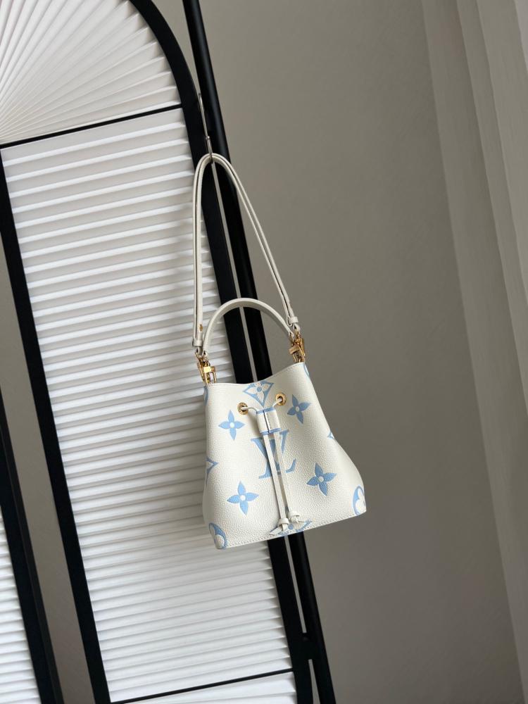 Loewe Néonoé BB size 20cm