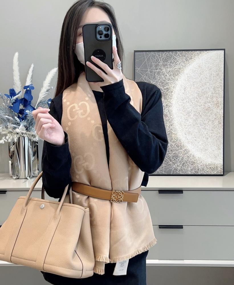 Gucci scarf size 140*140