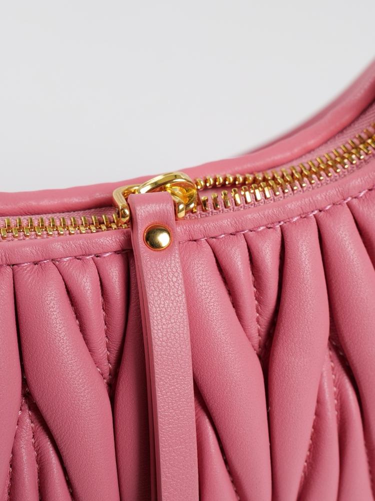 Miu Miu Wander Matelassé size 20cm