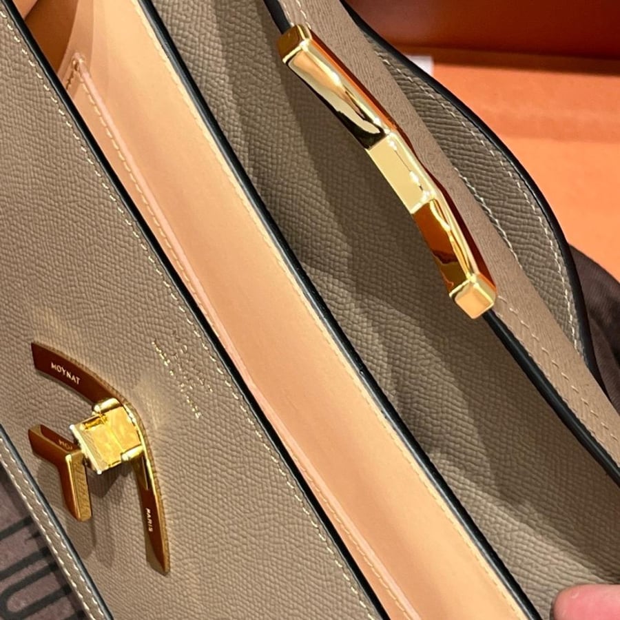 موينات Gabrielle Clutch مقاس 26cm