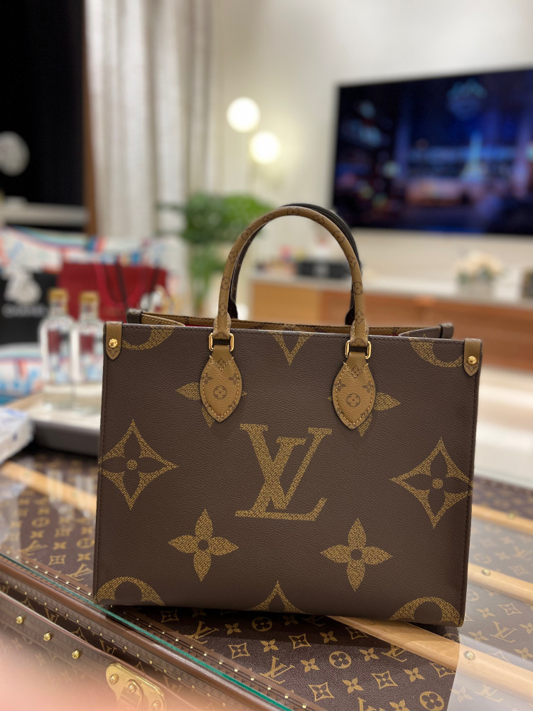 لوي فيتون ONTHEGO MM مقاس 35cm