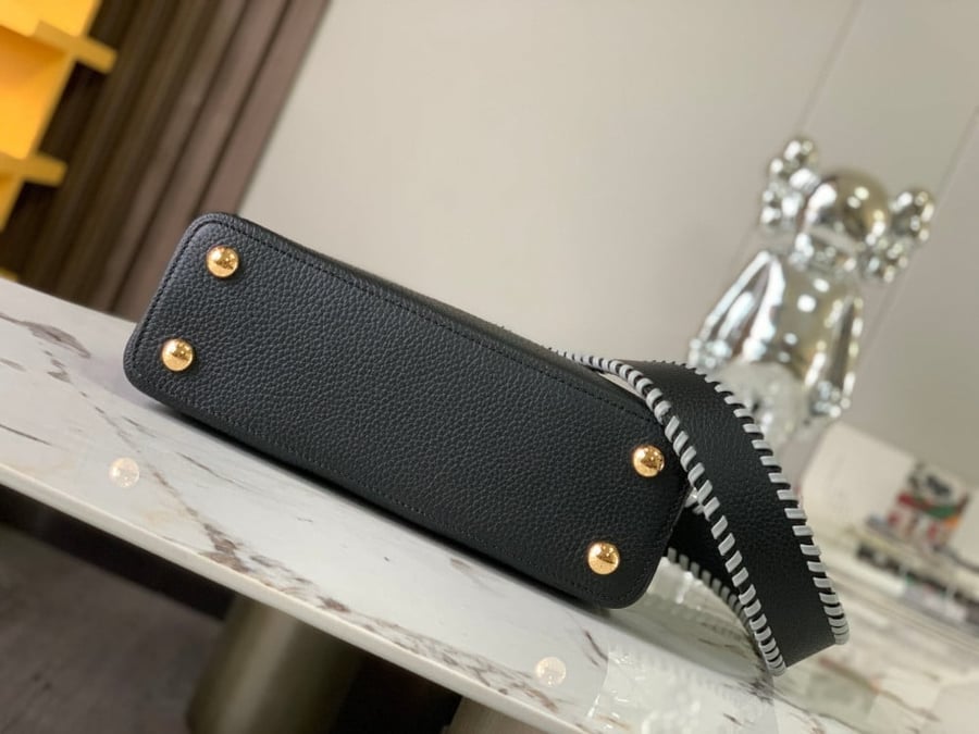Louis Vuitton Capucines BB size 27cm