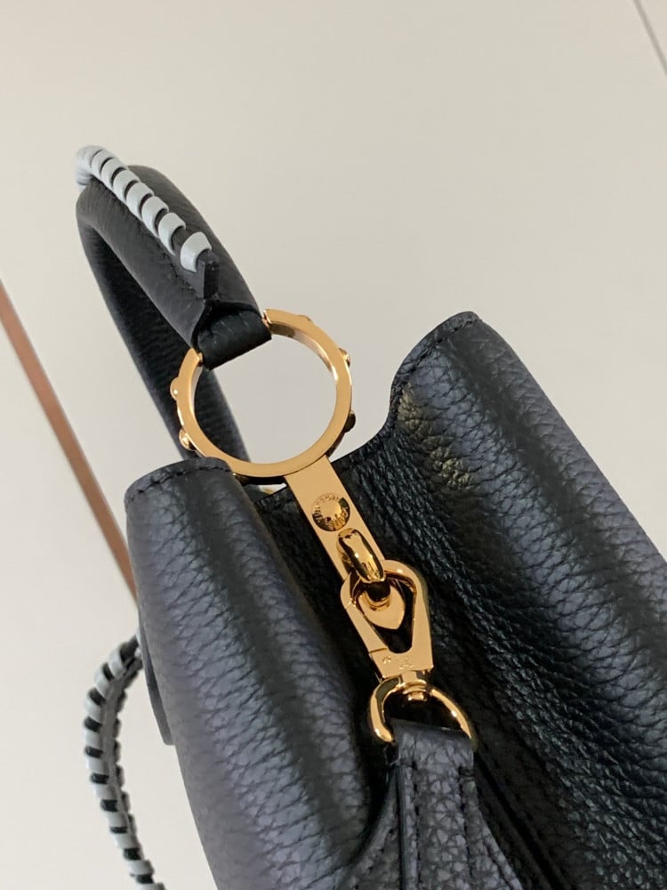 Louis Vuitton Capucines BB size 27cm
