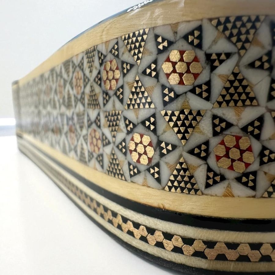 علبة خشبية فاخرة مطعمة بالعاج والنحاس
