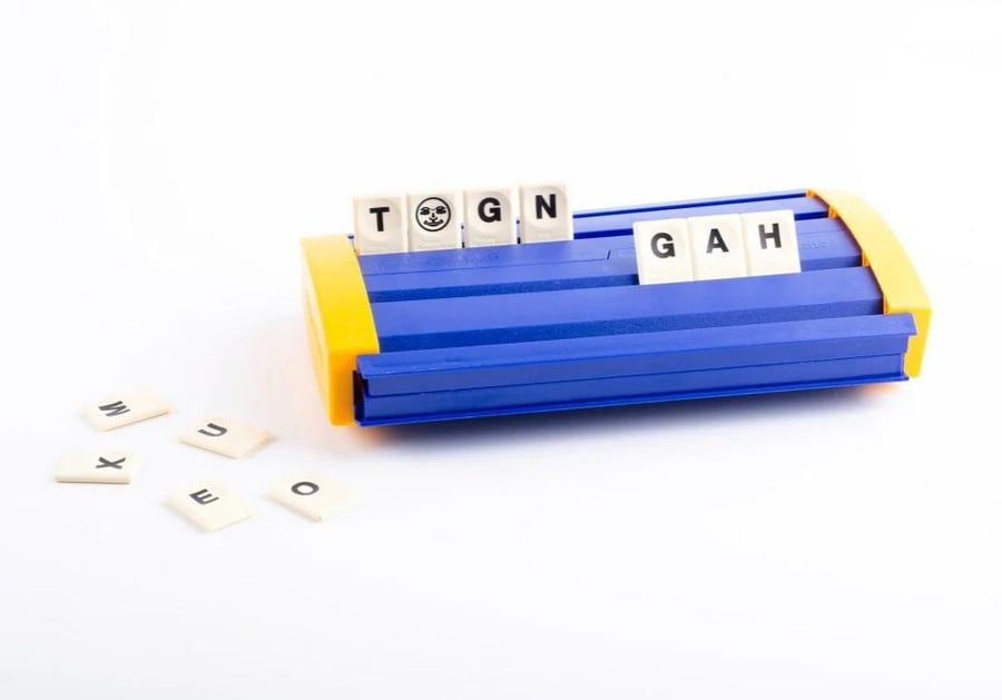 لعبة "رميكيوب" (Rummikub) للكلمات