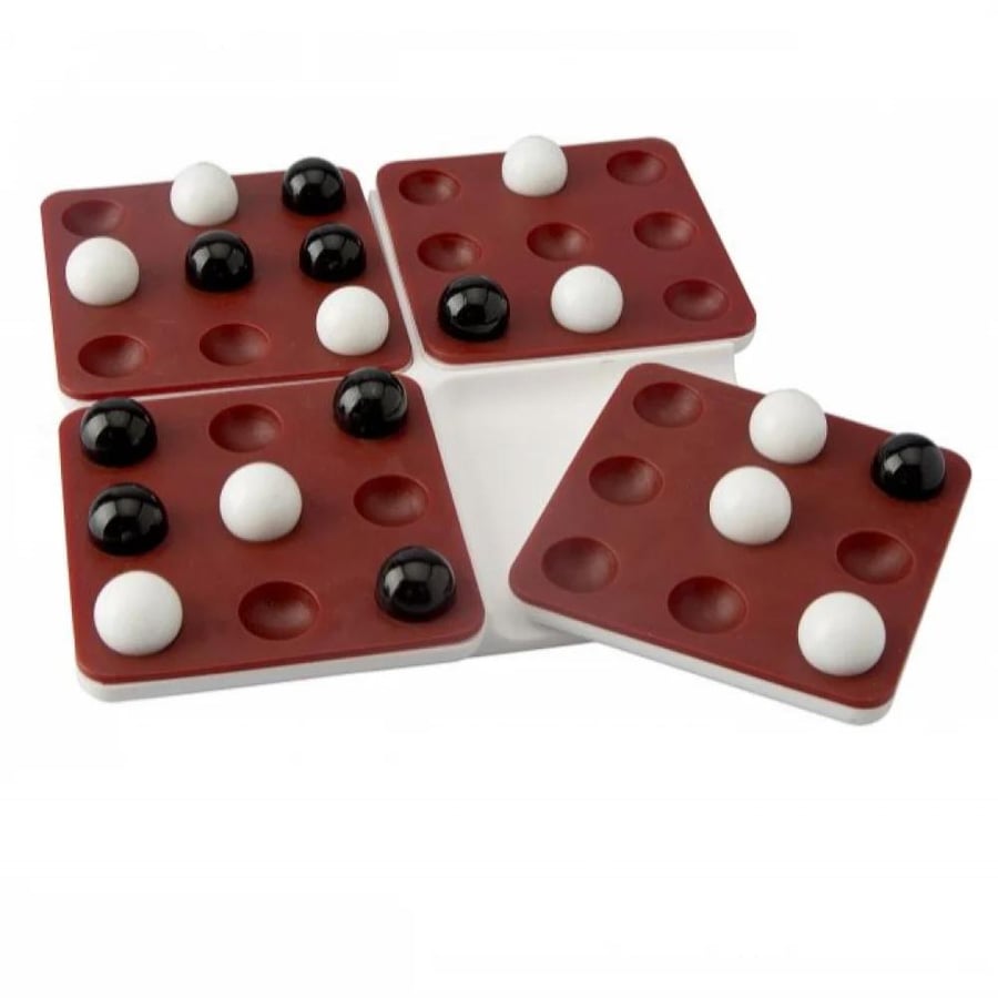 لعبة "بينتاغو" (Pentago) اللوحية