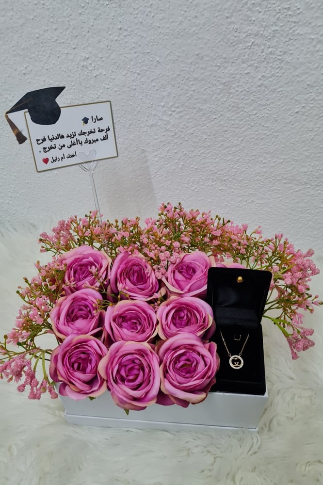 تغليف سلسال بالورد الصناعي