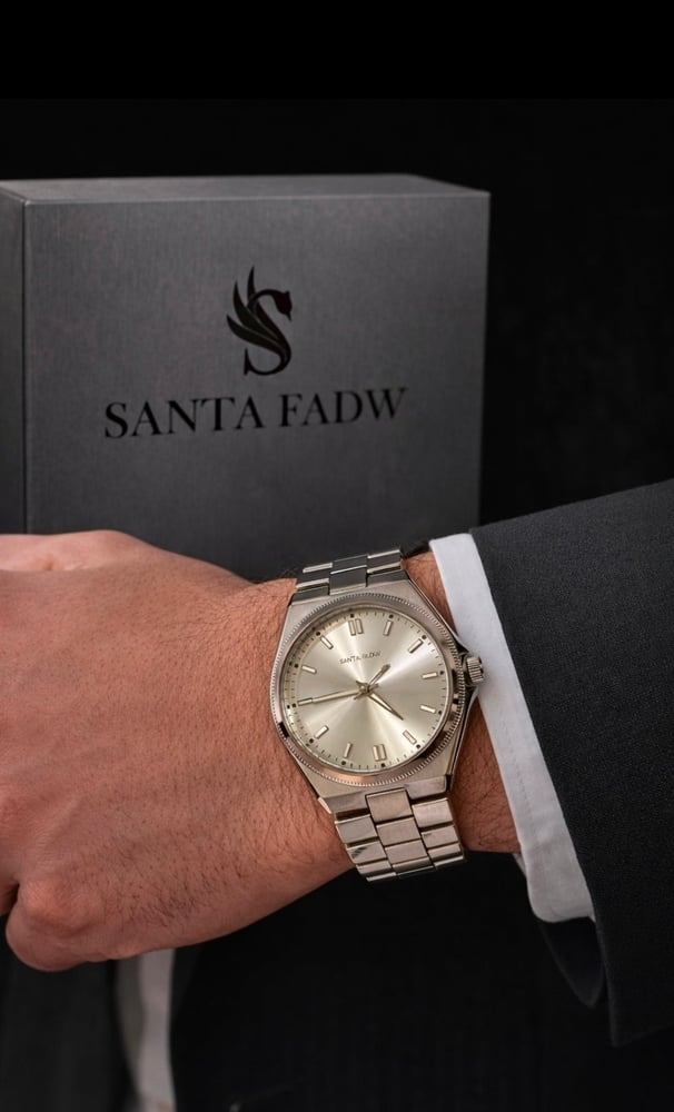 ساعة رجالى  لون فضي ماركة SANT FADW ضد الماء ضمان سنتين مع بوكس وكيس الماركة