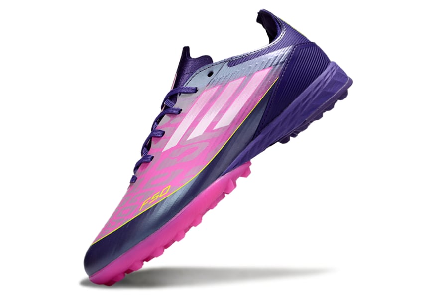 جزمة كرة قدم adidas