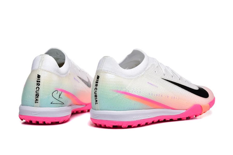 جزمة كرة قدم Nike