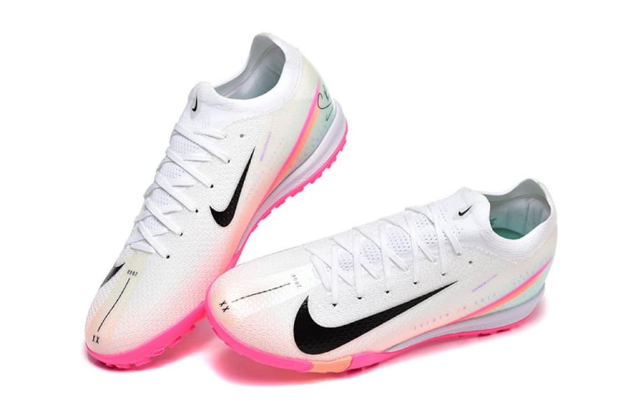 جزمة كرة قدم Nike