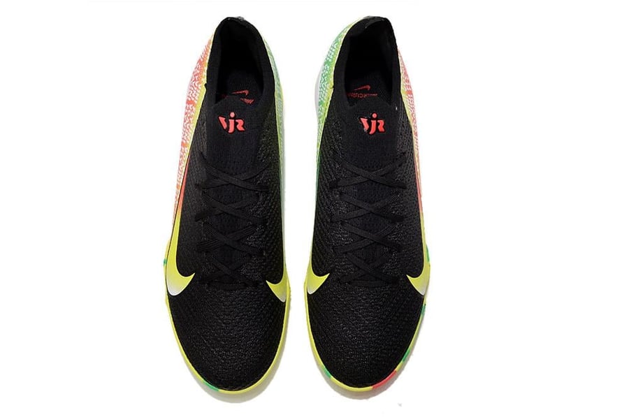 جزمة كرة قدم NIKE m