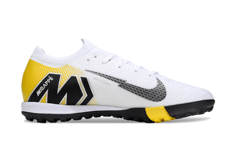 جزمة كرة قدم Nike