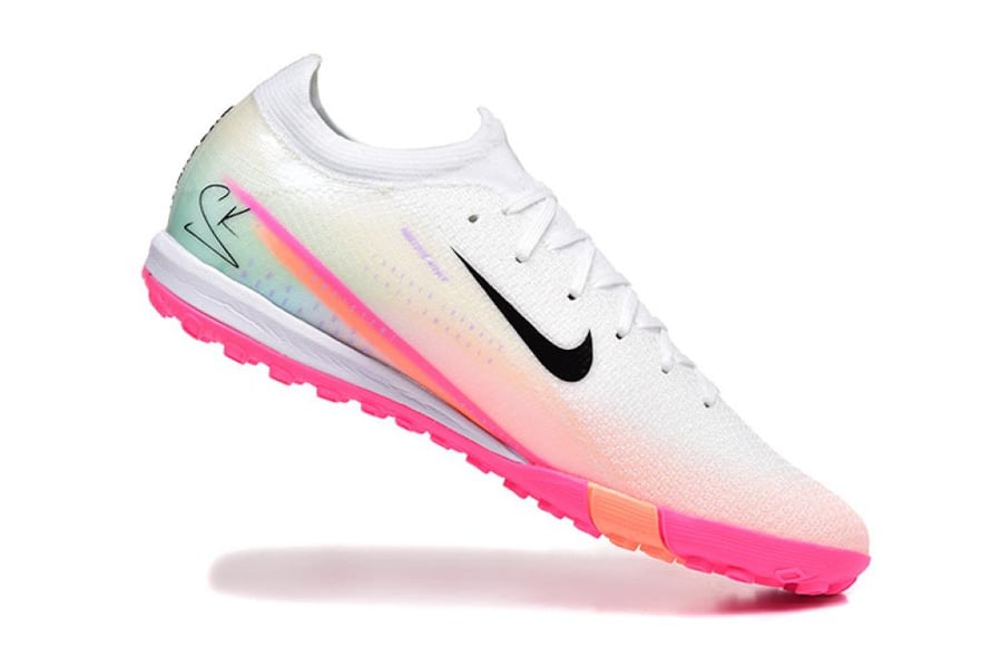 جزمة كرة قدم Nike