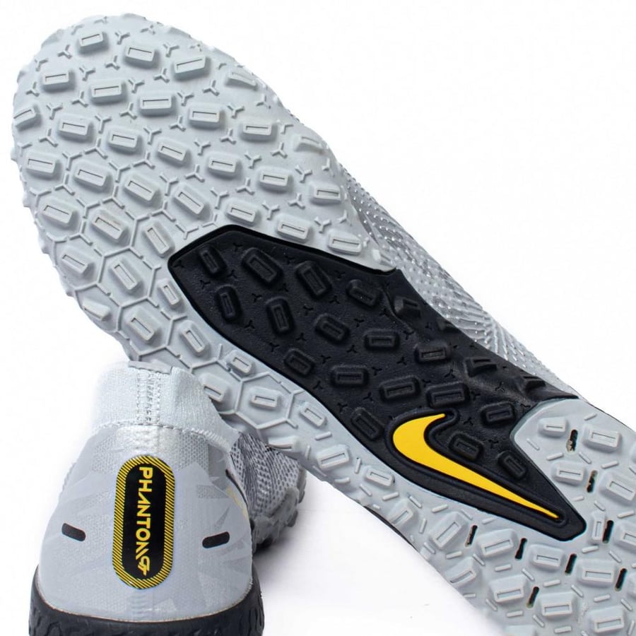 جزمة كرة قدم Nike
