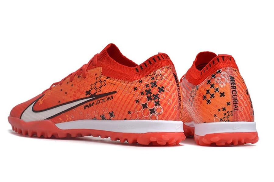 جزمة كرة قدم Nike