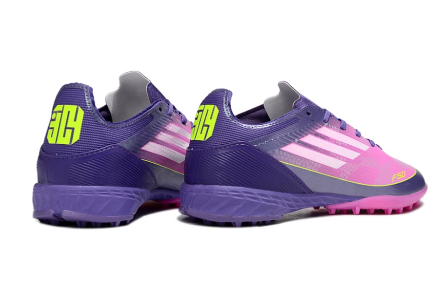جزمة كرة قدم adidas