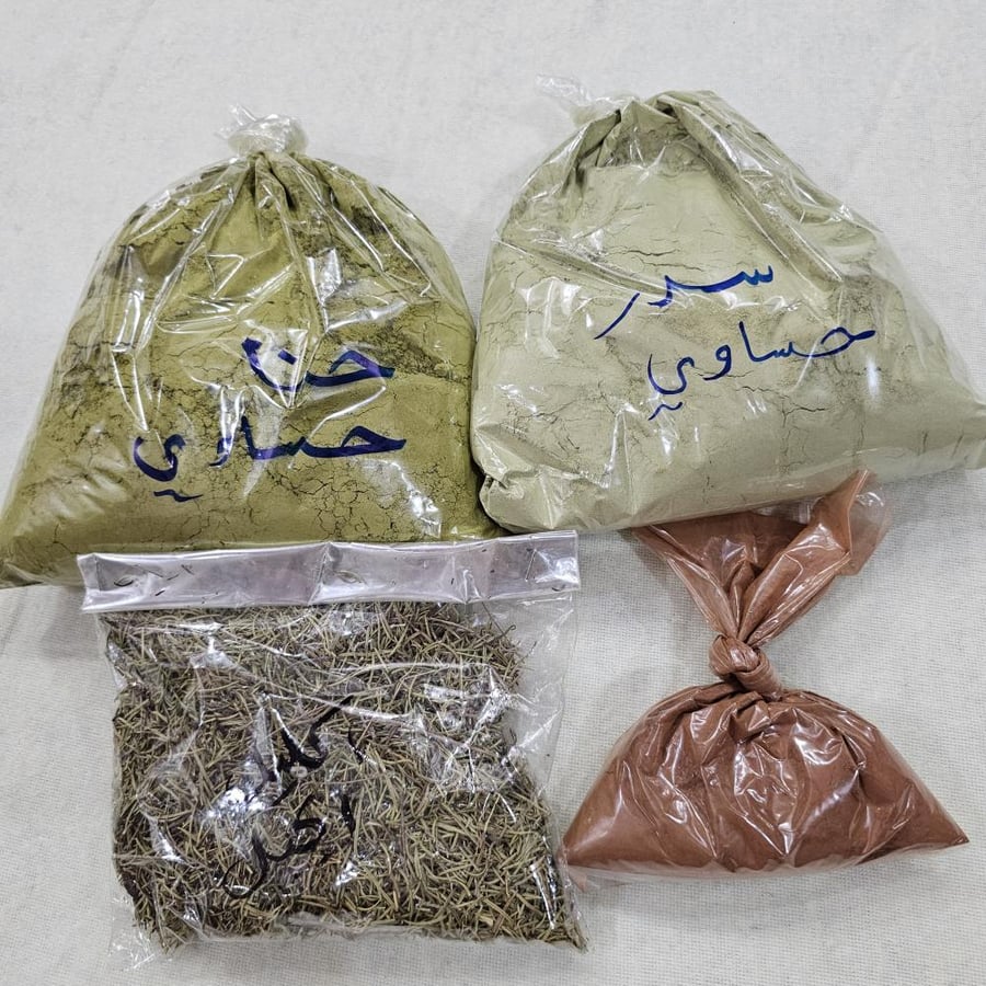 مجموعة العناية بالشعر ( كيلو حناء حساوي + كيلو سدر حساوي + مشاط لتطويل وتنعيم وتعطير الشعر + إكليل الجبل لتكثيف الشعر )