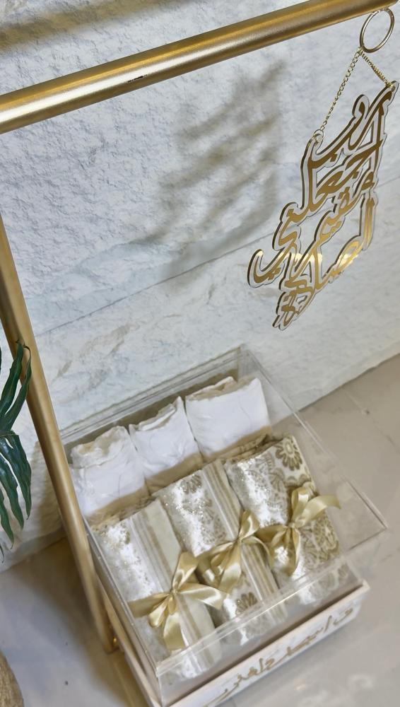 عربية وبوكس السجادات وشراشف الصلاه شامل التنسيق يشمل البوكس 3 سجادات 3 شراشف