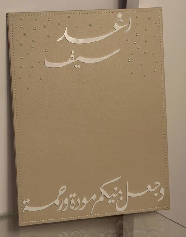 لوحه ايباد جلد بتصميم اكريلك لون اسود