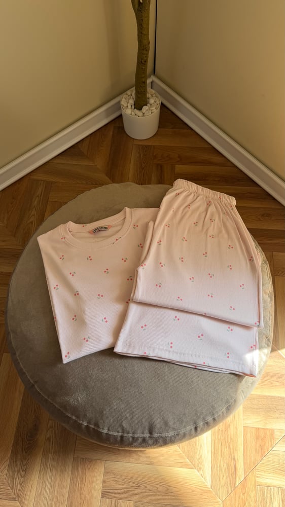 بجامة ناعمة قطن 100% وردية بنقشة كرز Soft 100% cotton pajama