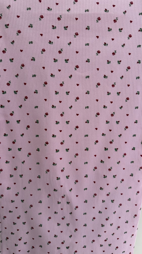 بجامة قطن ناعمة - بنقشة قلب و زهور صغيرة Soft cotton pajama set – with small heart and floral print
