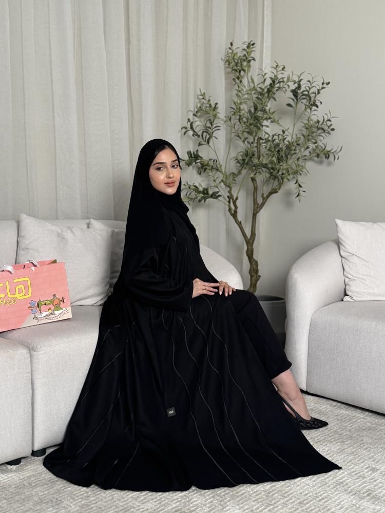 عباية نسائية بتطريز اسود  1223