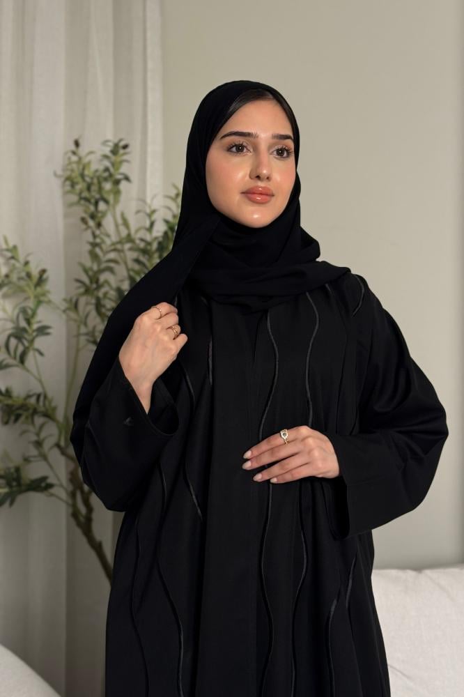 عباية نسائية بتطريز اسود  1223