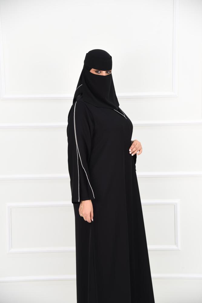 عباية كاجوال مريحة بتفاصيل جبزور على الياقة والأكمام