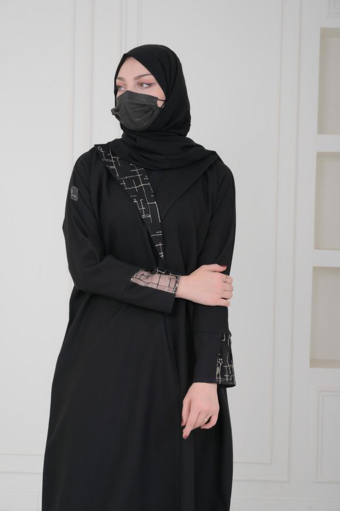 عباية lavaniaعبايه كريب بياقة رسمية مطعمة بدانتيل اكثر اناقة