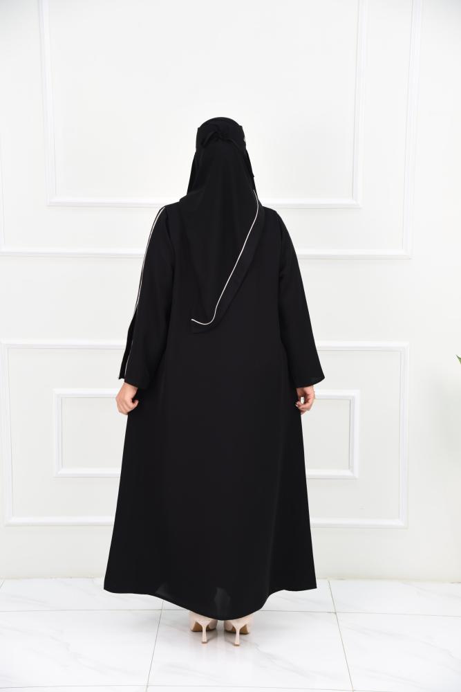 عباية كاجوال مريحة بتفاصيل جبزور على الياقة والأكمام