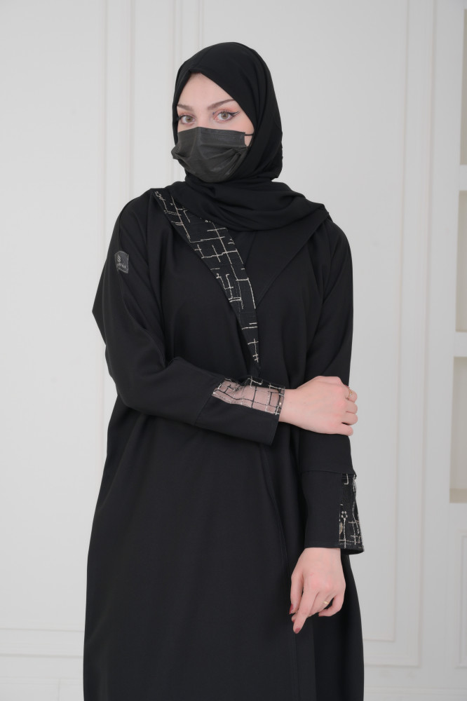 عباية lavaniaعبايه كريب بياقة رسمية مطعمة بدانتيل اكثر اناقة