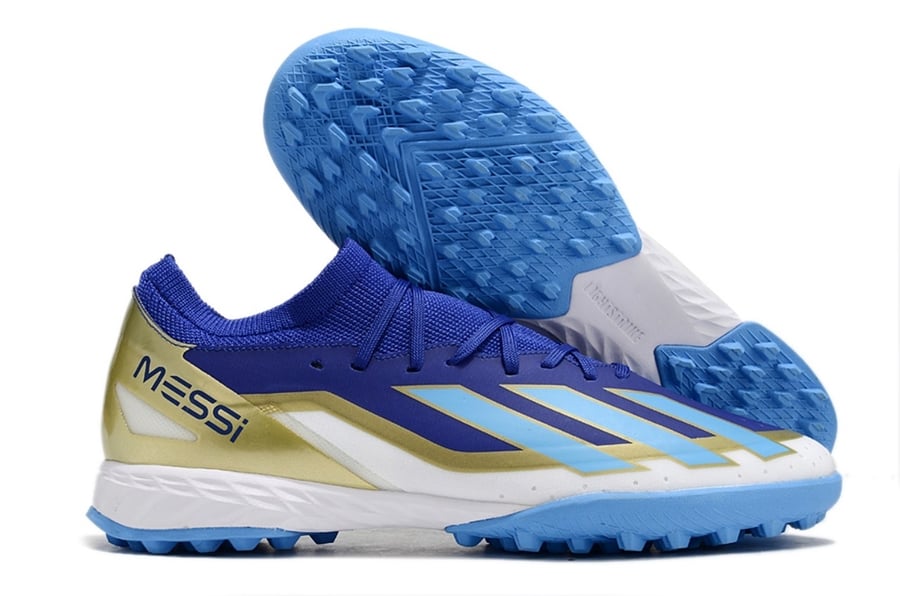 Soccer shoes