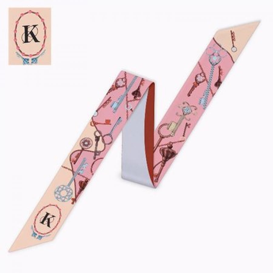 Scarf of the letters