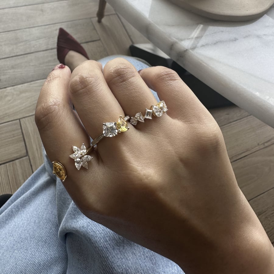 خاتم أنيق اللون فضي (R233) .