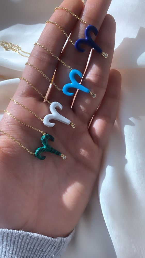 سلسلة برج الابراج باللون الذهبي (N437) .