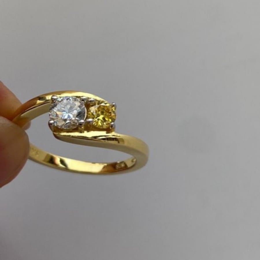 خاتم أنيق اللون فضي (R232) .