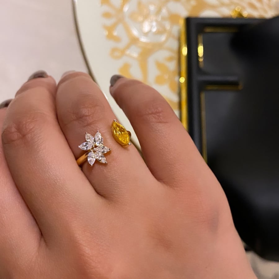 خاتم أنيق اللون فضي (R233) .