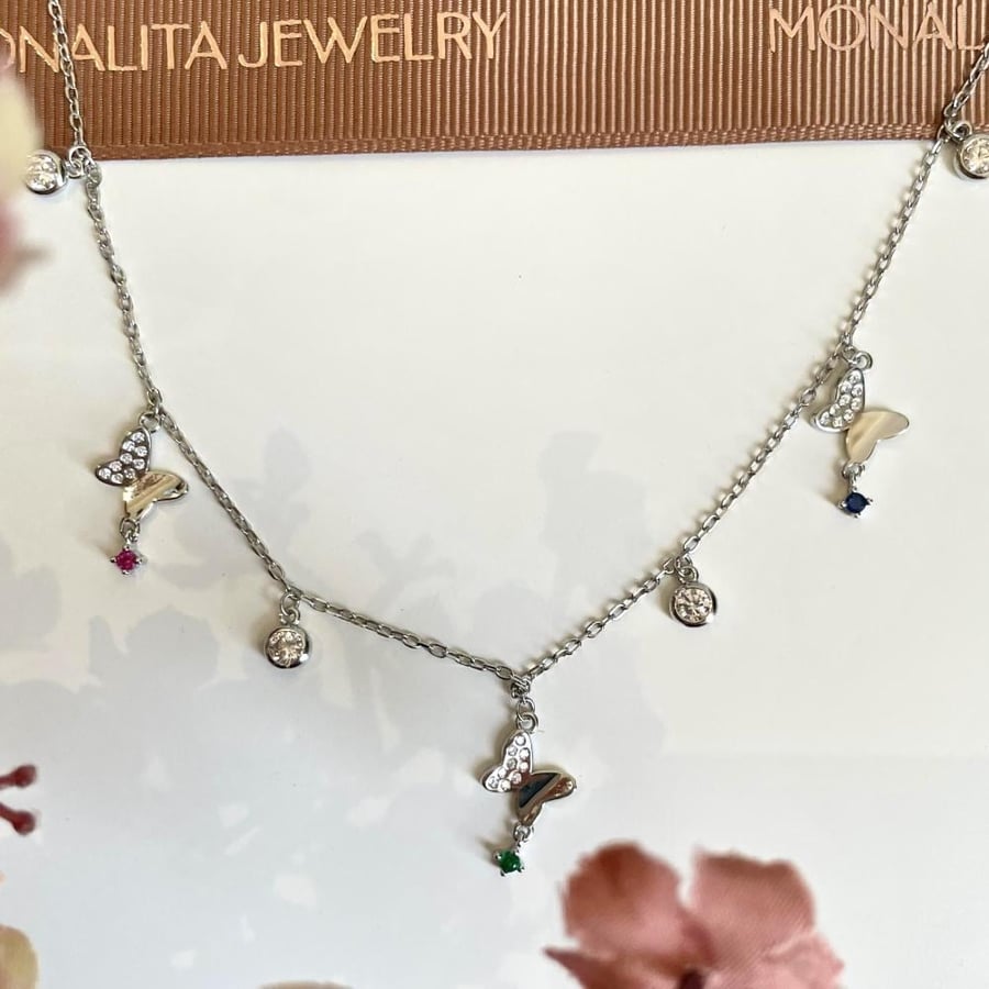 سلسلة أنيقة باللون الفضي (N420) .