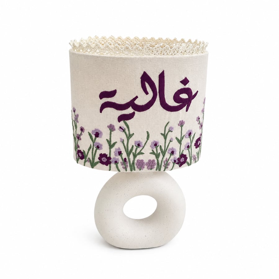 ابجورة مطرزة بزهور