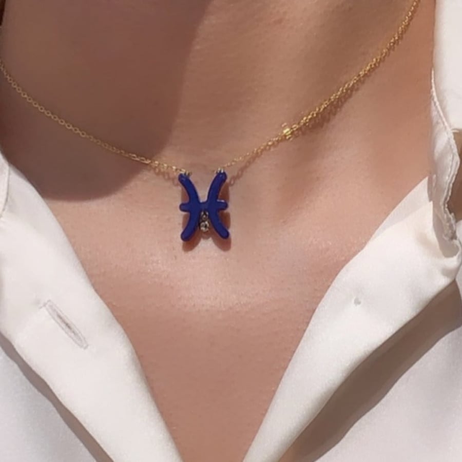 سلسلة برج الابراج باللون الذهبي (N437) .