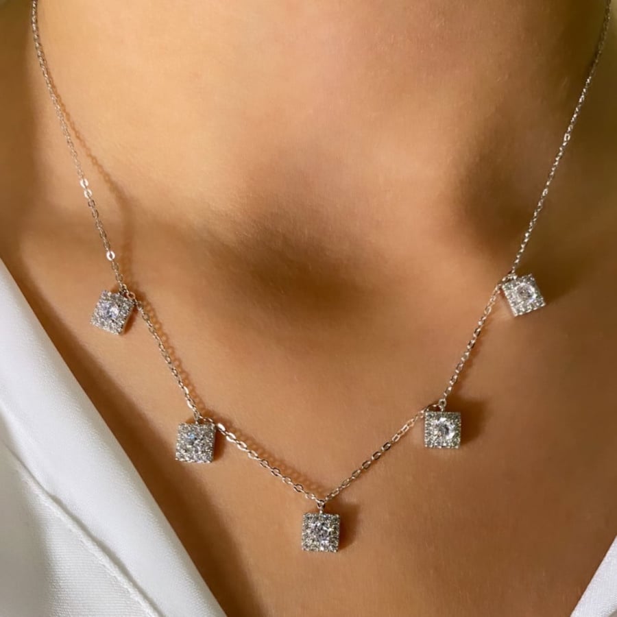 سلسلة أنيقة باللون الفضي (N599) .