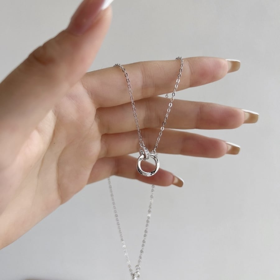 سلسلة أنيقة باللون / فضي . (N962)