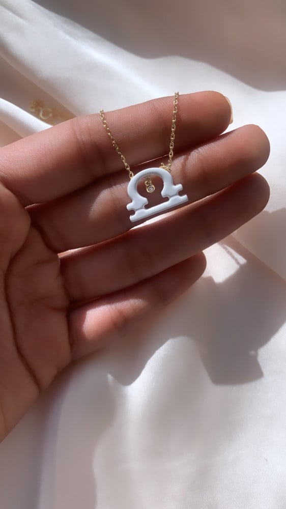 سلسلة برج الابراج باللون الذهبي (N437) .